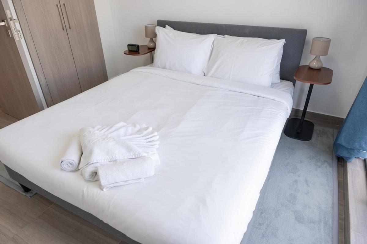 Cozy Stylish 3-bedroom At Damac Hills With Golf Course View Apartment *