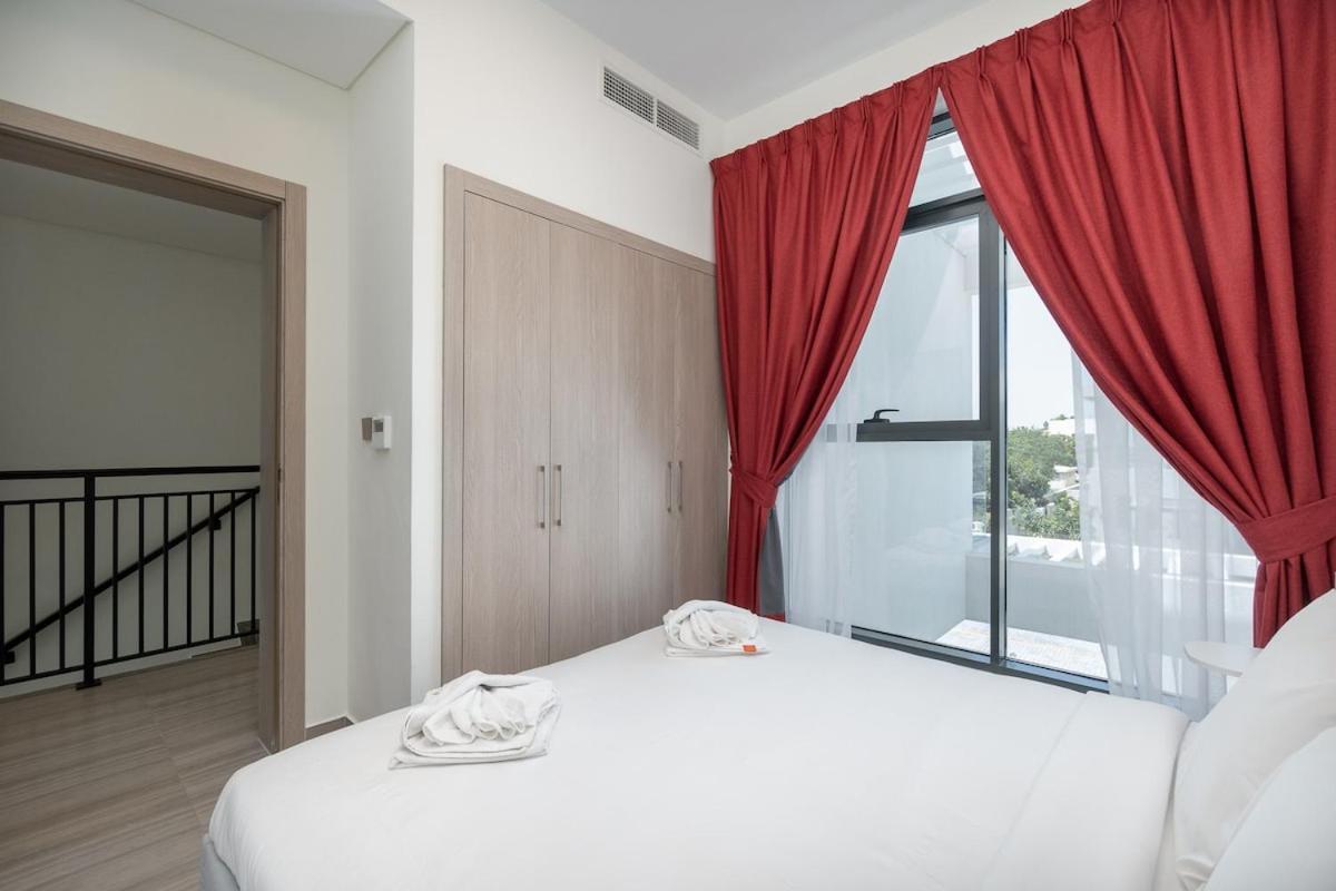 Cozy Stylish 3-bedroom At Damac Hills With Golf Course View Apartment Dubai