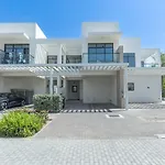 Cozy Stylish 3-Bedroom Villa At Damac Hills With Golf Course View