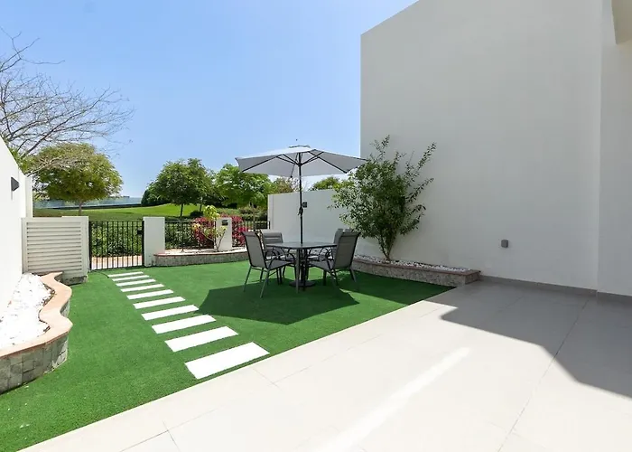 Cozy Stylish 3-Bedroom Villa At Damac Hills With Golf Course View