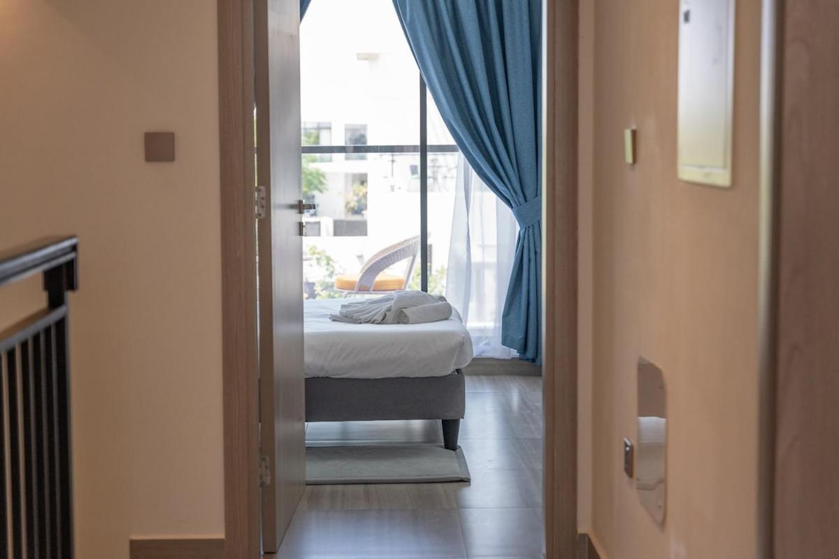 Cozy Stylish 3-bedroom At Damac Hills With Golf Course View Apartment *