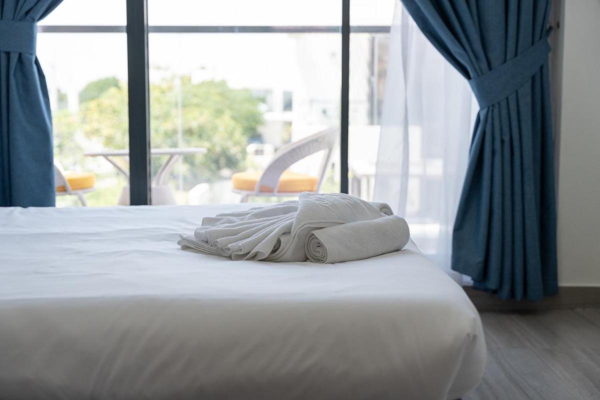 Cozy Stylish 3-bedroom At Damac Hills With Golf Course View Apartment