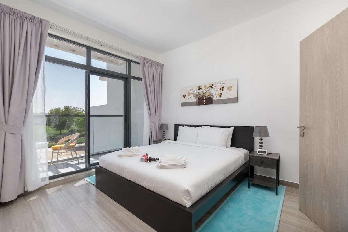 Cozy Stylish 3-bedroom At Damac Hills With Golf Course View