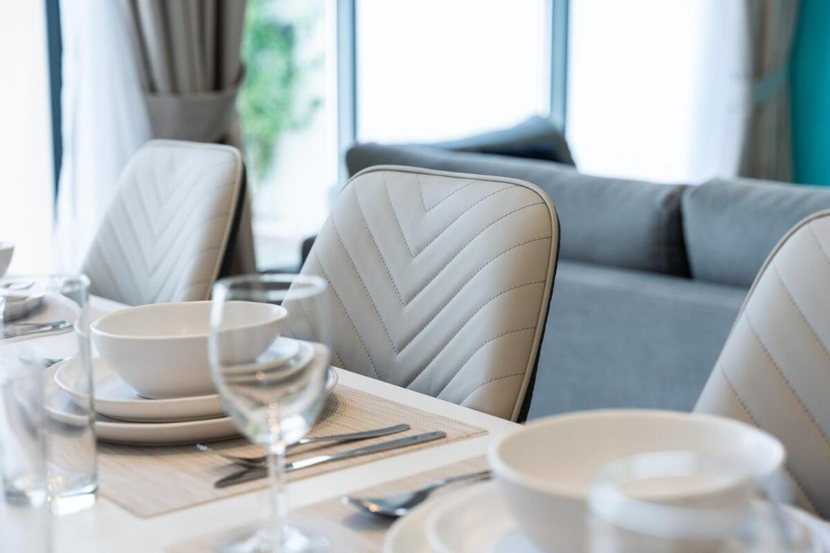Cozy Stylish 3-bedroom At Damac Hills With Golf Course View Apartment *