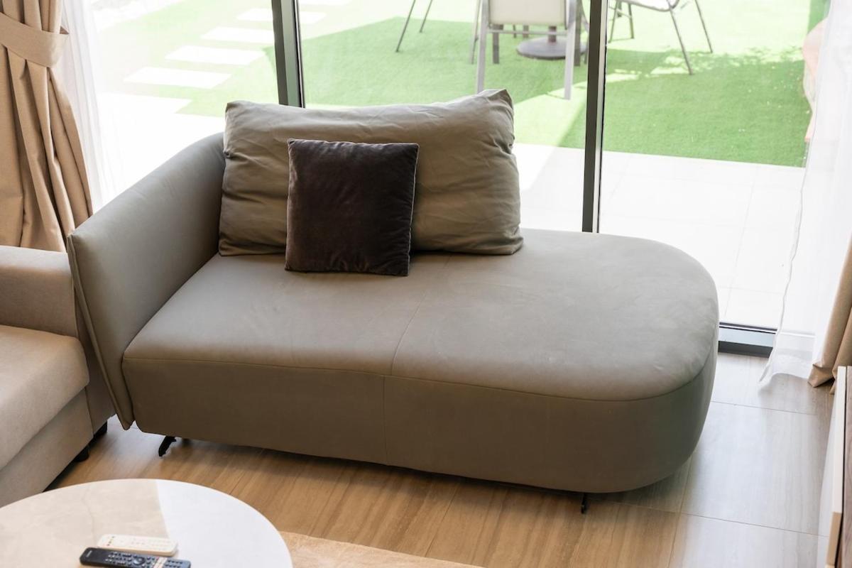 Cozy Stylish 3-bedroom At Damac Hills With Golf Course View Apartment *