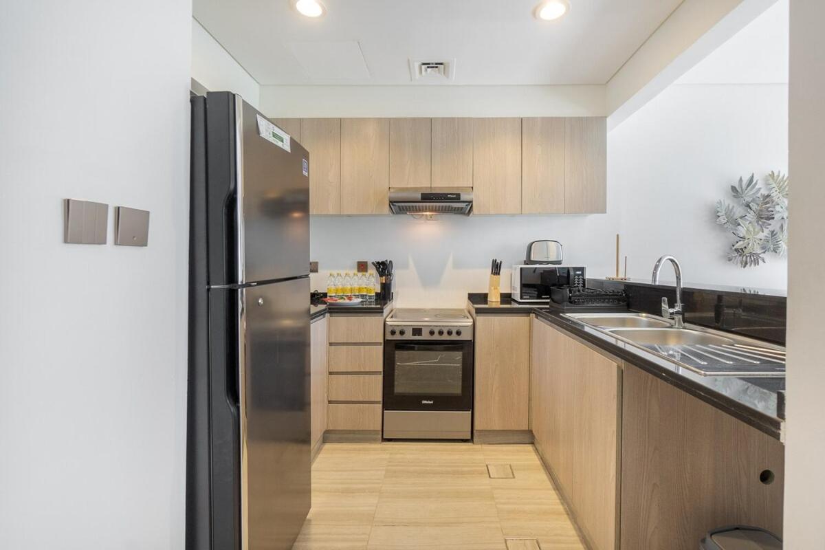 Cozy Stylish 3-bedroom At Damac Hills With Golf Course View Apartment *