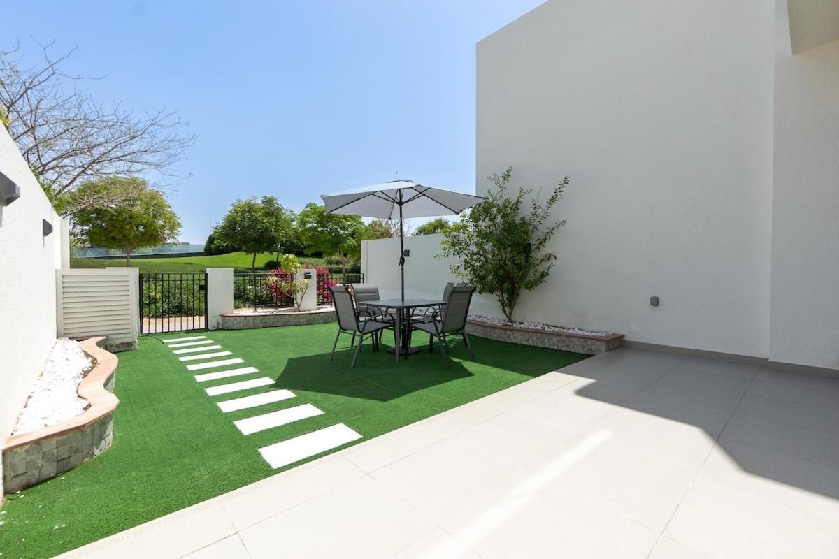 Cozy Stylish 3-bedroom At Damac Hills With Golf Course View Apartment